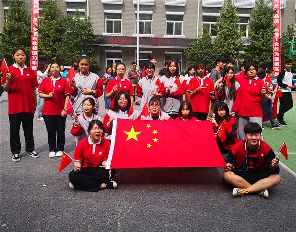 轻工分院服装系学生2 (2).jpg