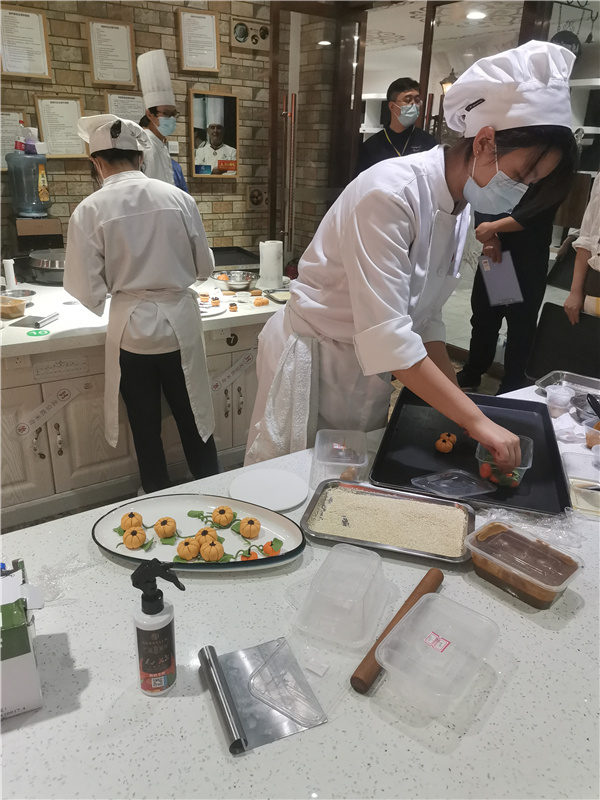 学生参赛现场1.jpg