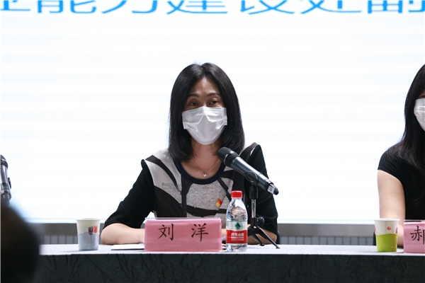 人社局职业能力建设处副处长刘洋发表讲话.jpg